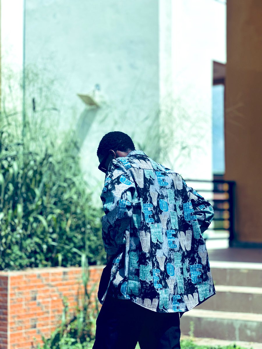 Hey mutuals, 👋
I’m Tomi. A final year student of Chemistry department in Federal University Oye Ekiti.

I study chemistry and Money making😌🤍

#Studentprenuer 
#fashion 
#finalist