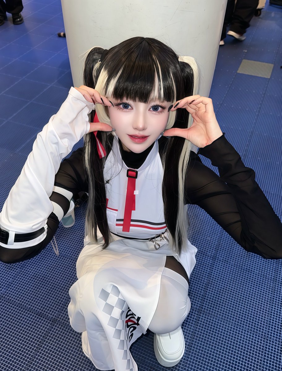 cos 

ホロライブ /  Hololive
儒烏風亭らでん /  Juufuutei Raden

🫶🏻