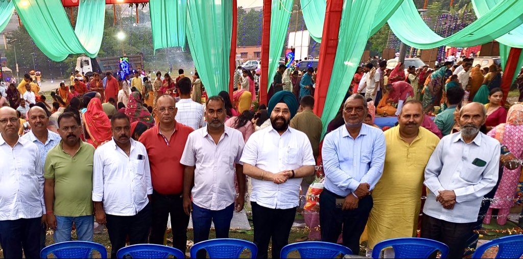 सूर्य उपासना के महान पर्व छठ महापर्व के पावन अवसर पर केबुल टाउन में संध्या अर्घ्य अर्पित कर भगवान भास्कर से सभी के लिए सुख, समृद्धि, स्वास्थ्य और उज्ज्वल भविष्य की कामना की।

यह पर्व श्रद्धा, आस्था, अनुशासन और स्वच्छता का प्रतीक है, जो हमें प्रकृति के प्रति सम्मान और समाज में