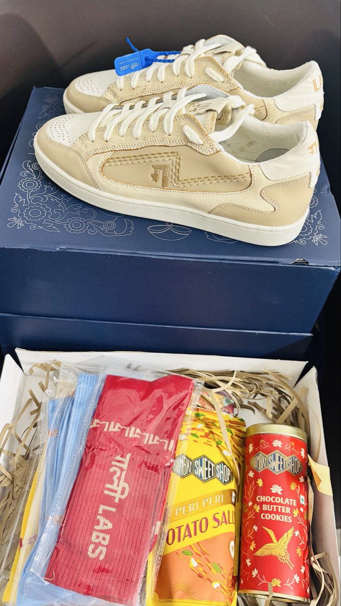 Akhil (@akhil_bvs) on Twitter photo .<a href="/callusfbi/">Farcaster Builders International</a> team got <a href="/GullyLabs/">gully labs</a> pilled!
diwali gifts showed up today ✨
thanks to our CFO <a href="/pratyushrungta/">Pratzyy</a> .<a href="/callusfbi/">Farcaster Builders International</a> team got <a href="/GullyLabs/">gully labs</a> pilled!
diwali gifts showed up today ✨
thanks to our CFO <a href="/pratyushrungta/">Pratzyy</a>