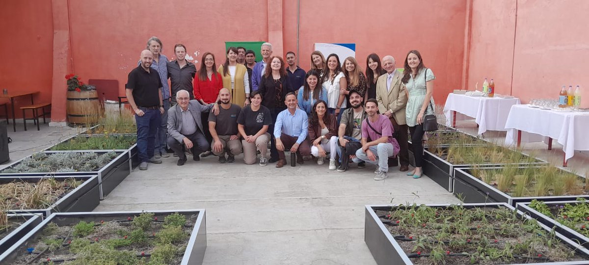 CONICETMendoza's tweet photo. 🔵Inauguran una terraza vegetada en Mendoza como parte de un proyecto liderado por especialistas del CONICET Mendoza

Forma parte de una estrategia de enverdecimiento urbano que complemente el arbolado de calles, las plazas y los parques.

Nota completa 👉 https://t.co/lbeKaX6nJq https://t.co/zywmU1wpYQ