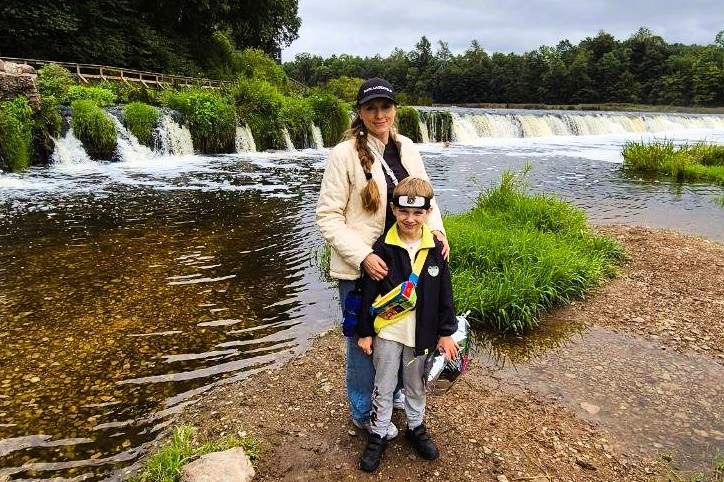 PatverumsDM's tweet image. 🇺🇦🤝🇱🇻 Pirms mēneša ukraiņi un latvieši no Rīgas devās ekskursijā uz skaisto Kuldīgu 🏰🌉
Mērķis – iepazīt Latviju 🌿 un sadraudzēties.
Viss izdevās! 🎉
📸 Skaties foto un “ceļo” pa Kuldīgu arī tu! ☀️
Projekts ar #SIF atbalstu
#KulturaLVUKR2025 #MēsEsamBlakus
#PatvērumsDrošāMāja