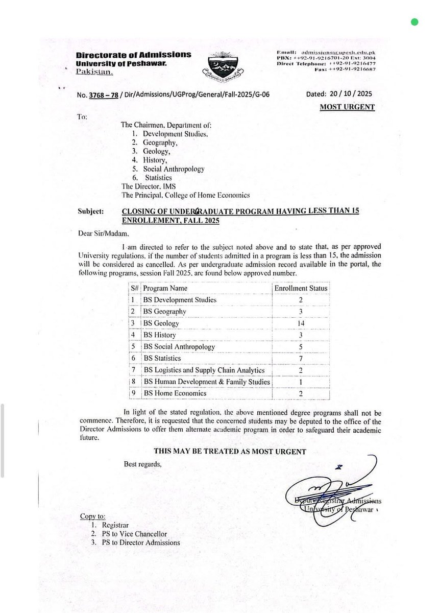AbdullahJanSab1's tweet photo. خیبر پختونخوا میں تعلیمی نظام تباہی کے دہانے پر لیکن ہمیںناچ گانوں سے فرصت نہیں ملتی۔۔۔۔پشاور یونیورسٹی کے 9 شعبوں کو بند کردیا گیا۔ یہ وہ یونیورسٹی ہے جہاں داخلہ لینا ایک خواب ہوا کرتا تھا۔ https://t.co/4uVAI0yzQ9