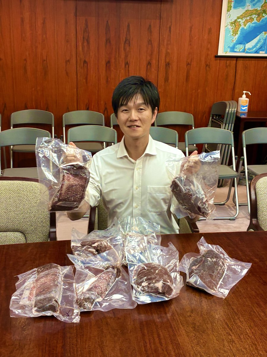 大臣気合い入れて頑張れと、強烈すぎる激励の差入れが‼️

みなさま何か分かりますか⁉️

みんなで英気を養い、頑張ります！
ありがとうございます♪