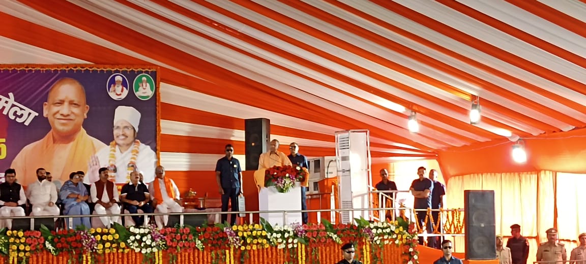 *मुस्तफाबाद का नाम बदलने का सीएम योगी ने किया एलान* 
 *मुस्तफाबाद की जगह कबीर धाम होगा नाम* 
 *कहां एक भी मुस्लिम नहीं लेकिन नाम मुस्तफाबाद*