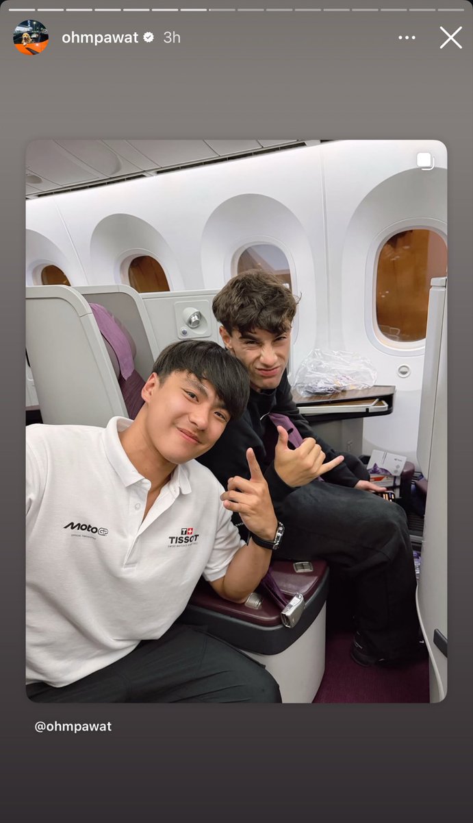 Ohmpawat_Family's tweet photo. ✨27.10.2025✨
 IGS: Ohmpawat Update

🏍️😎

#MalaysianGP #LCR #SC35 #MotoGP #Tissot #TRace #TissotThailand
#ohmpawat #ยิ้ม5พันของโอมภวัต https://t.co/2gLB83ZK1T