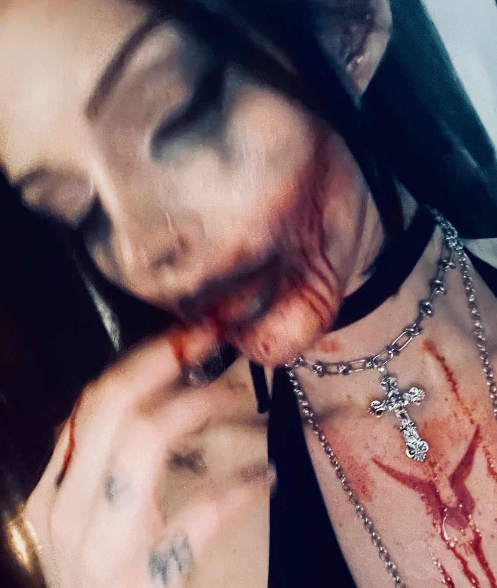 ᐢ× ༝ ×ᐢ 🩸hungy ⸝⸝ ´ཀ`