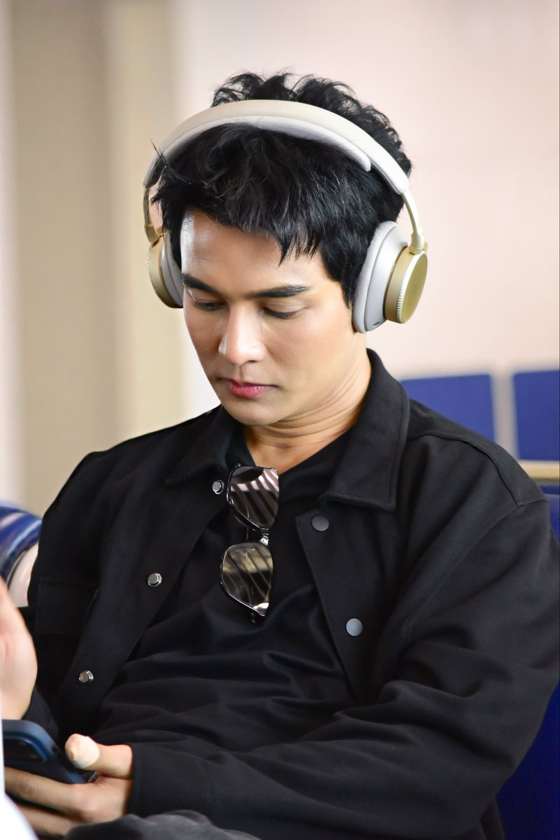 Mukmai's tweet photo. 👦🏽🎧 #GUNNAPAT https://t.co/rBiRJGT0lj