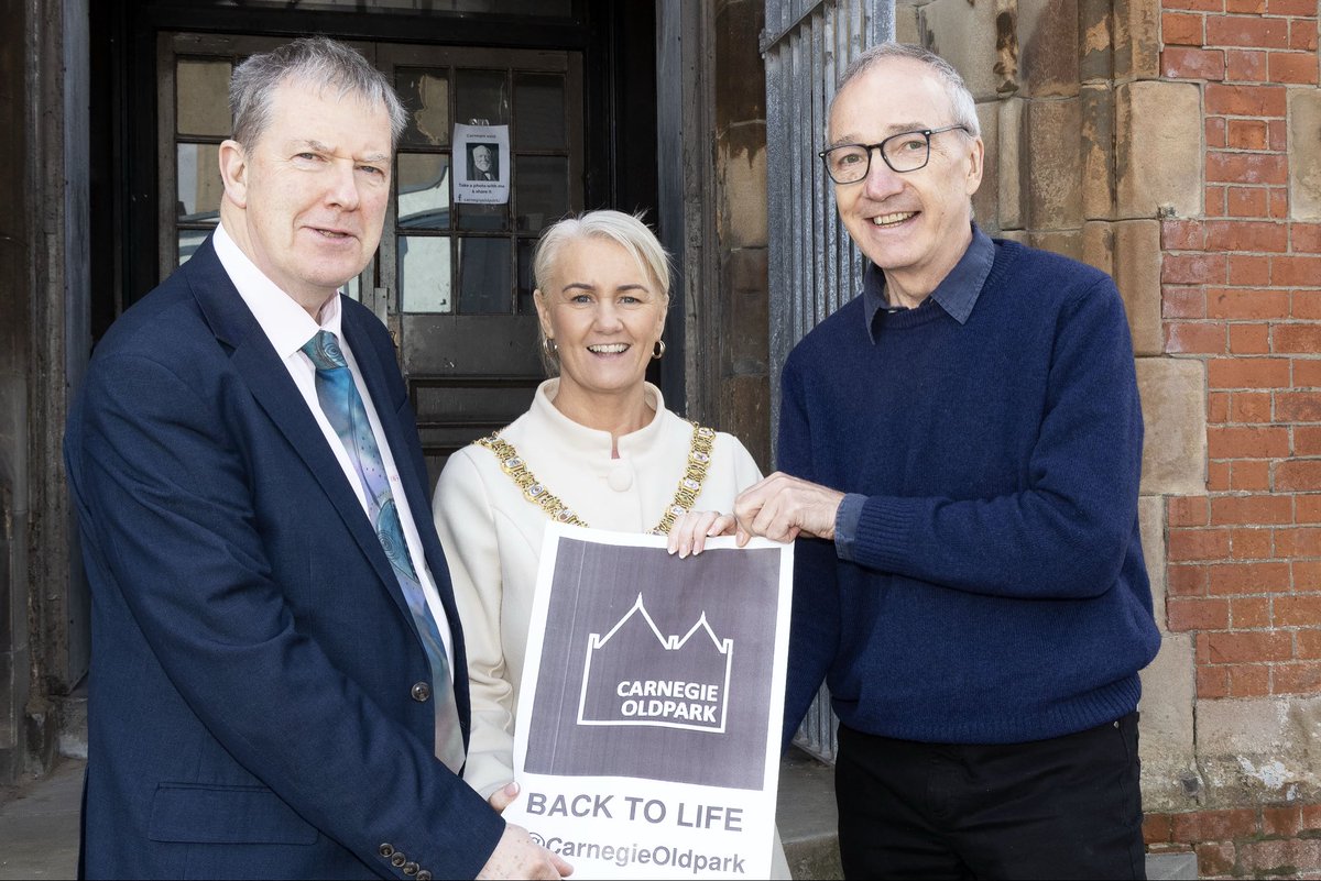 Belfast Lord Mayor Tracy Kelly visits to explore our library, launch ‘The Warp, the Weft and the Weaver’, and support our #BacktoLife effort!
<a href="/brianjcavanagh/">briancavanagh</a> officiated, <a href="/QuintinOliver/">Quintin Oliver</a> looked on. 
Photo by Kevin <a href="/photolinepic/">Kevin Cooper</a>