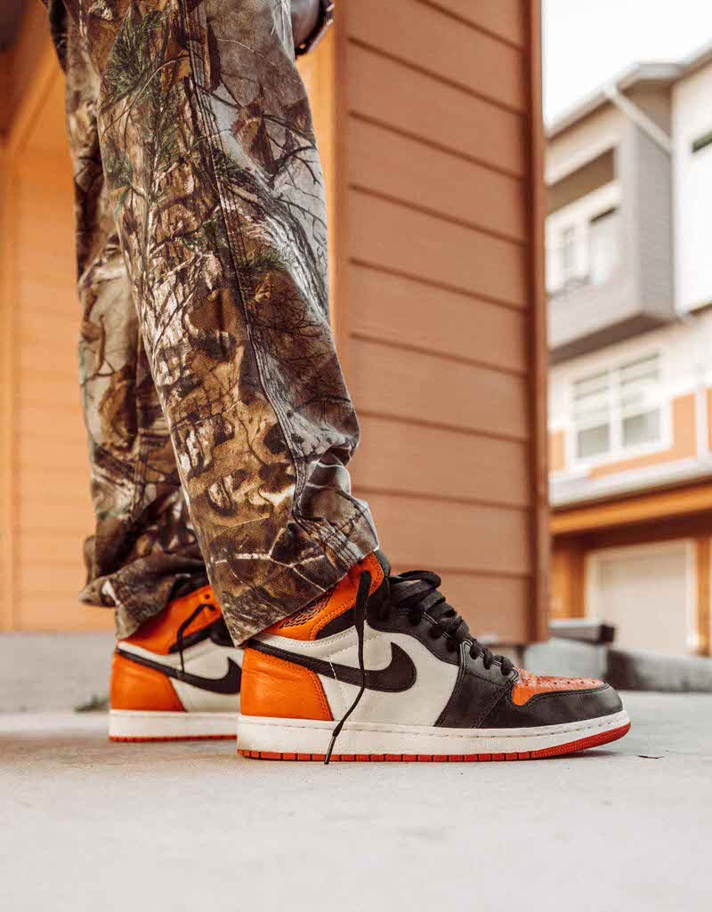 CaminoTV's tweet photo. La Shattered Backboard à 143€ c'est fou frère

https://t.co/BgiaV2q5bP https://t.co/ZzZ5jx5IGc