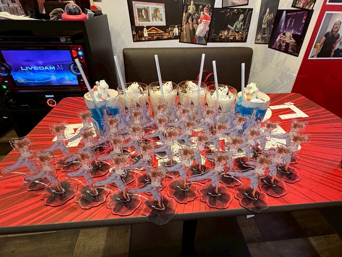 コラボルームでにこちゃんオタクのアクスタ全部集めてみたよwwww
これみて笑ってくれたら嬉しいですwwwwwww
<a href="/___nicoichi___/">【平成フラミンゴ】NICO</a> #平成フラミンゴにこ にこ　平成フラミンゴ