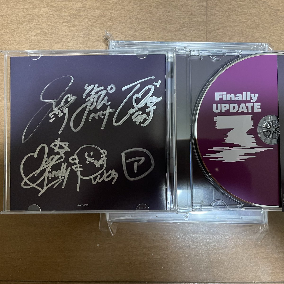 masakazu467's tweet image. やっぱりAoiさんのサインは短縮version #ファイナリー #UPDATE3 #Finallyリキッドルーム1109絶対満員