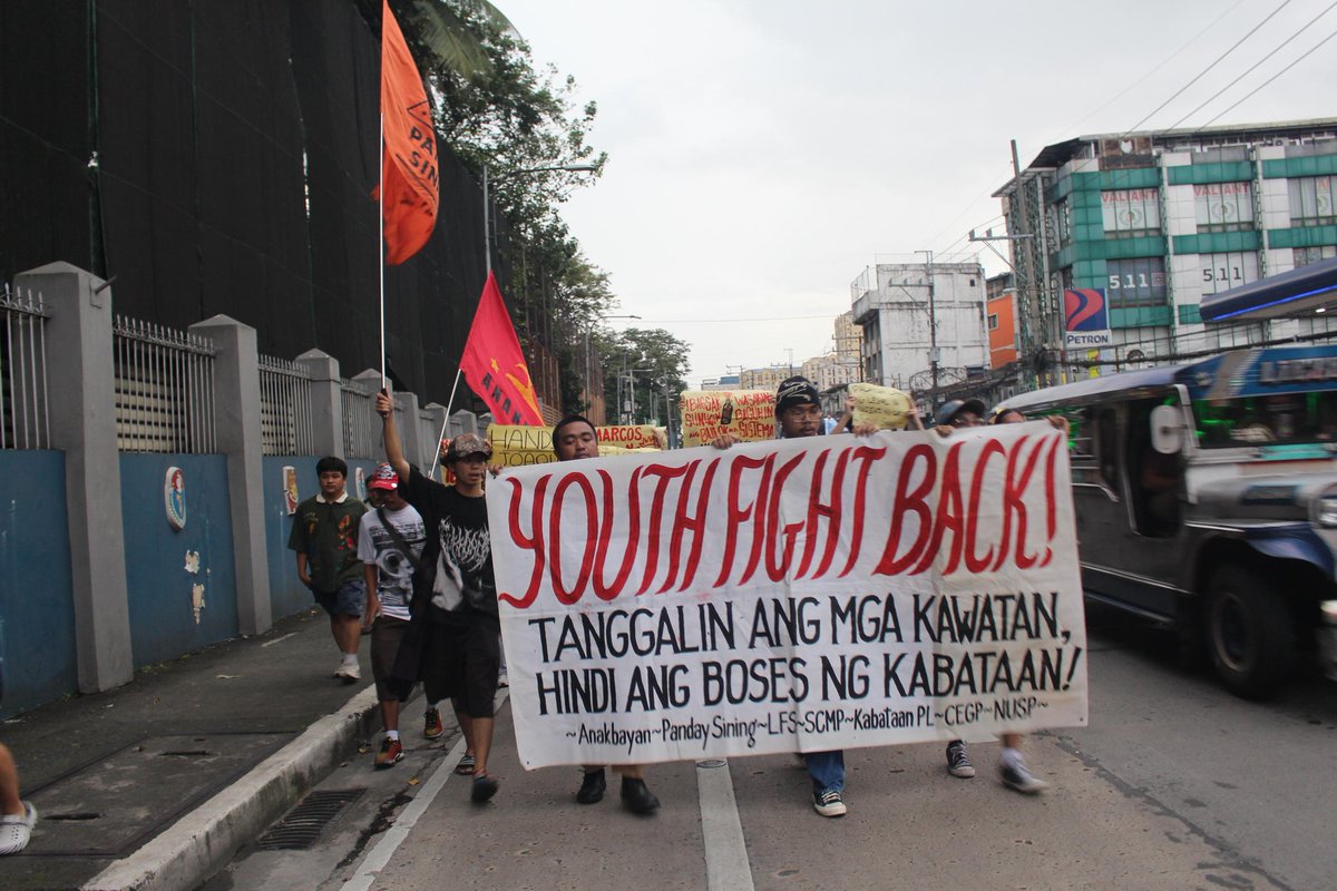 anakbayan_ph's tweet photo. YOUTH FIGHT BACK: TANGGALIN ANG KAWATAN, HINDI ANG BOSES NG KABATAAN!

Mas inuuna pa ng korap na gobyerno ni Marcos Jr. na panagutin ang mga lumalaban sa kurakot kaysa ikulong ang mga korap. 

#MarcosDuterteAlisin 
#KurakotManagot
#StopKorap https://t.co/vpZbyrx47d