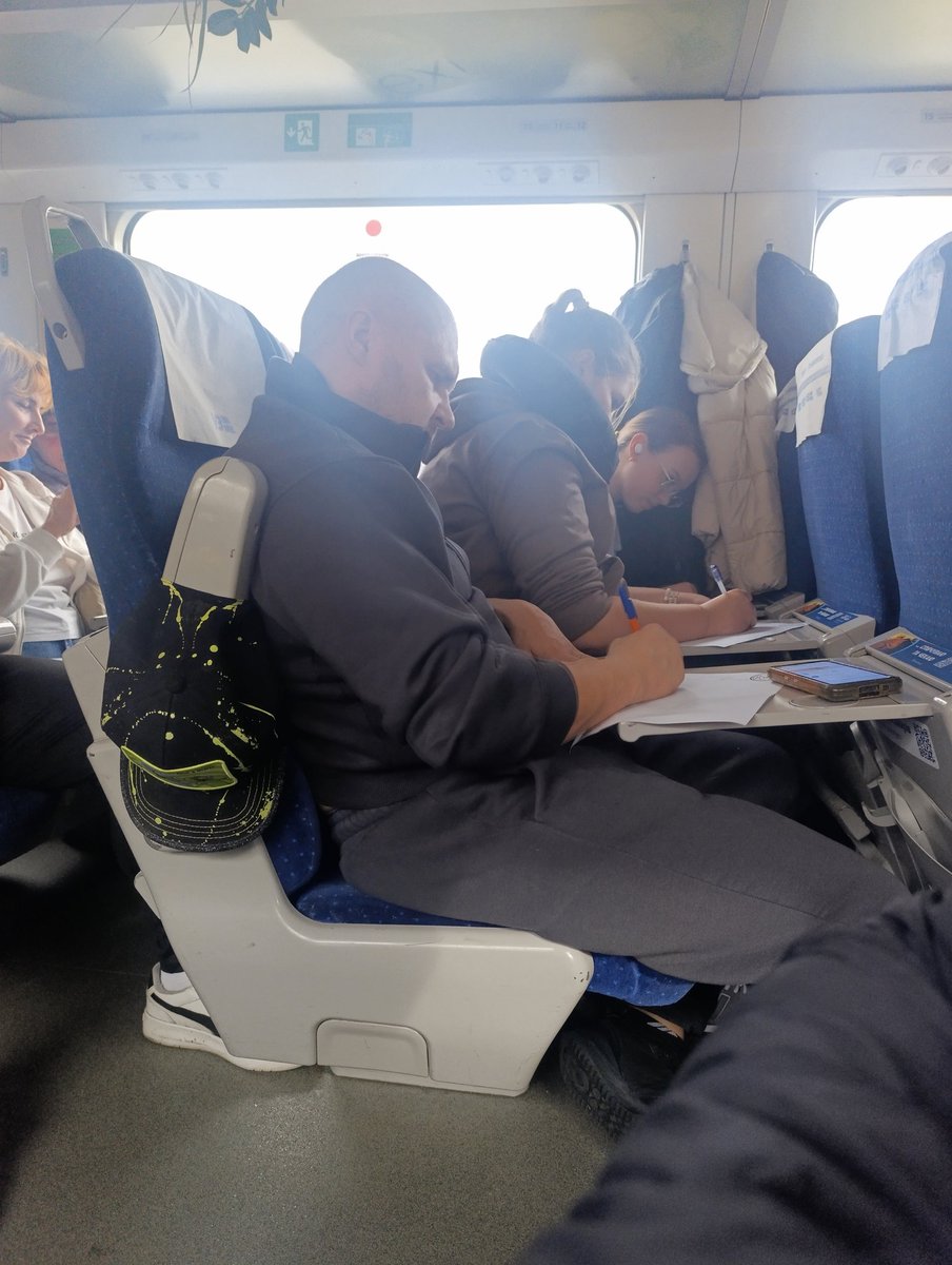 Моя менталка сьогодні жалісно тримається за те, як сьогодні  весь вагон писав радіодиктант, на люб'язно виданих аркушах від Укрзалізниці. А саме цей смішний чолов'яга намагався списувати у сусідки🥲🥹🙈🖤❤️‍🩹🫂