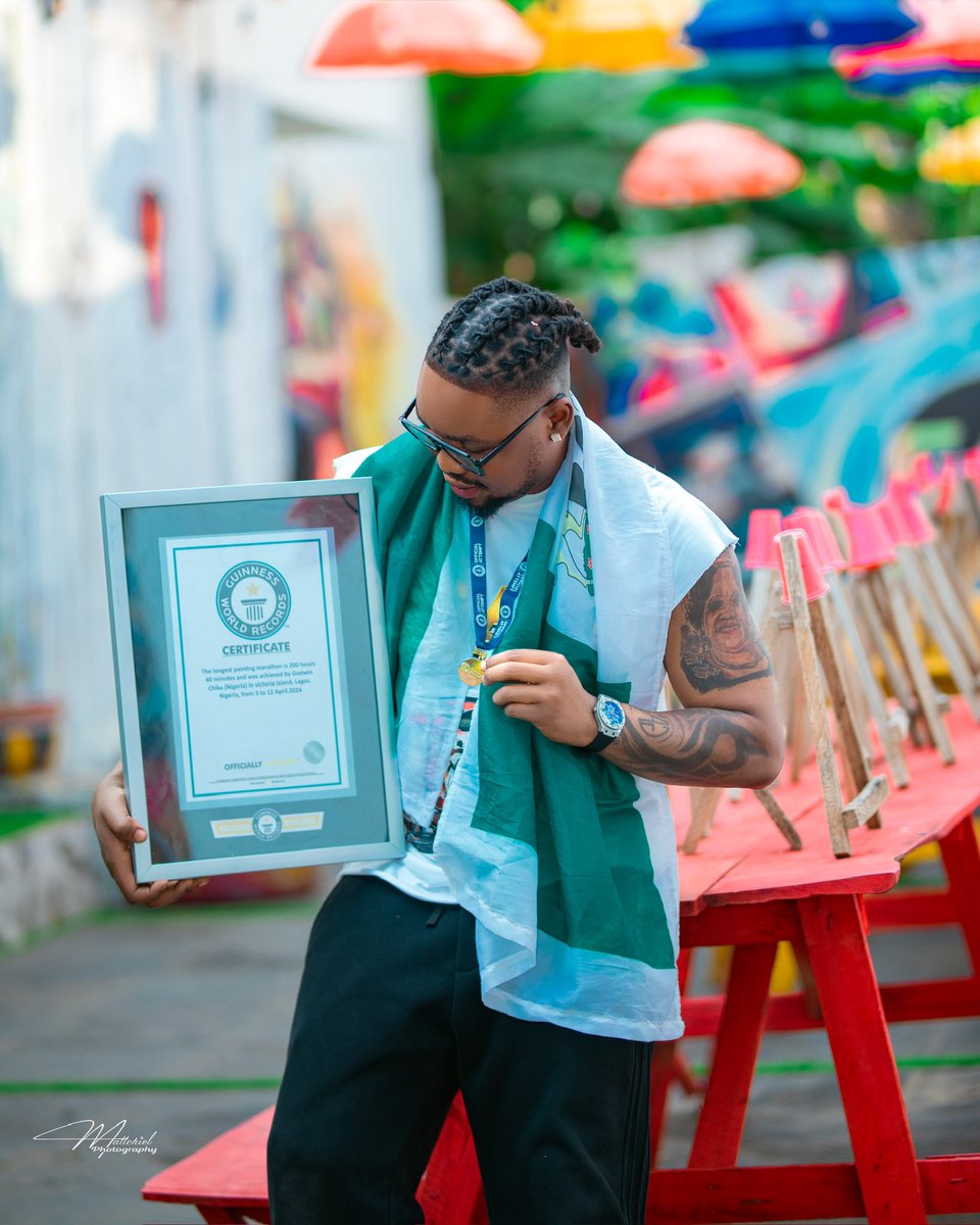 godwinpaints's tweet photo. DELAY IS NOT DENIAL !!! 
LONGEST PAINTING MARATHON GUINNESS WORLD RECORD
200hours 40mins TITLE HOLDER ( GODWIN CHIKA, NIGERIA)
My journey to achieving this record is a testament to perseverance and determination. Despite facing delays and setbacks, I remained committed to my goal https://t.co/LgEXEphBkw