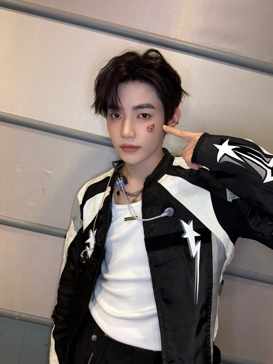 ZB1_jp's tweet image. _𝗭𝗘𝗥𝗢𝗙𝗢𝗖𝗨𝗦

TBS「CDTVライブ！ライブ！」

#ZHANGHAO #ジャンハオ

#ZEROBASEONE #ZB1 
#ICONIK #ZEROBASEONE_ICONIK