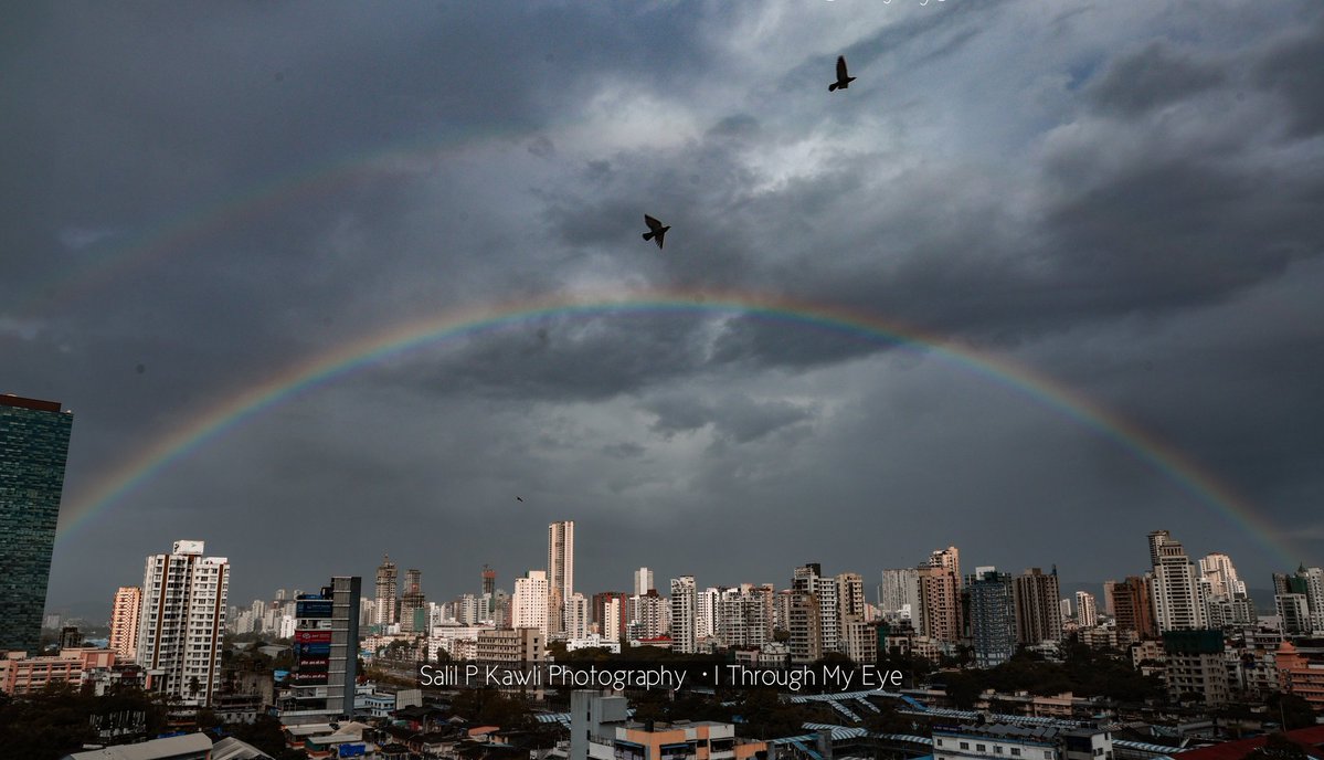 mumbaimatterz's tweet photo. Rainbow puts a show over Dadar Mumbai today....
Caught by @catchsalil❤️
#MumbaiRains #rainbow
#octoberrains https://t.co/BUH0GWD565