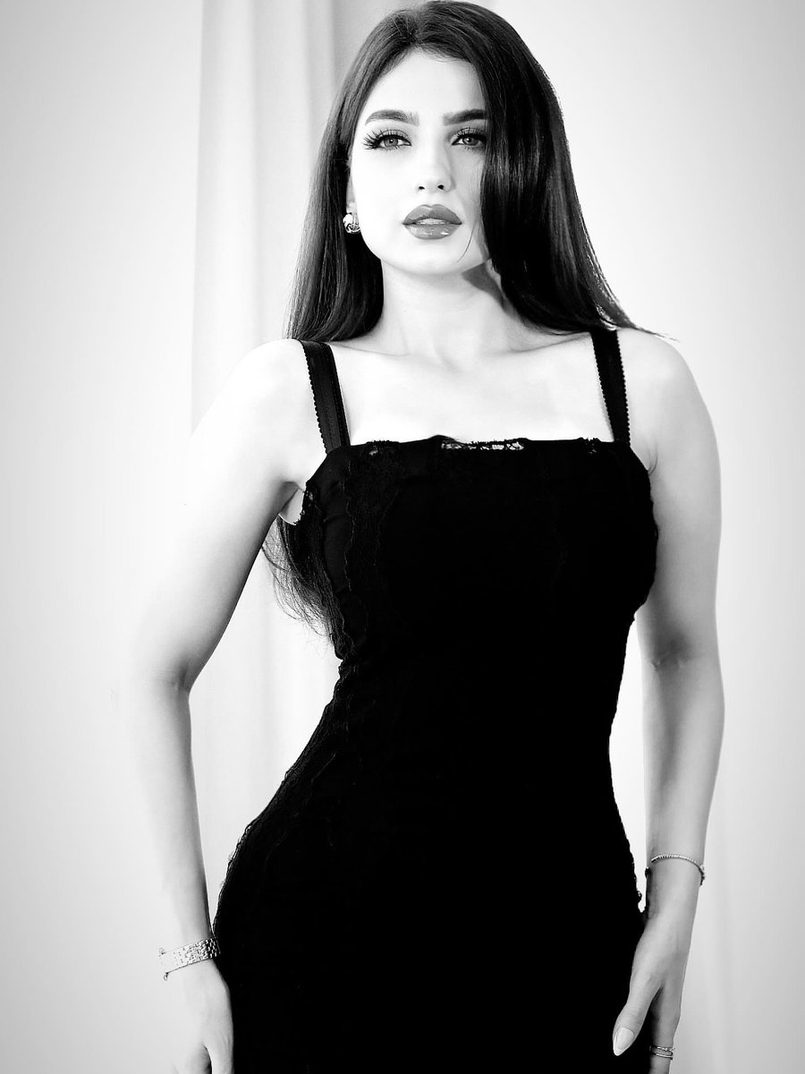 ⭕ ياسمين عز في جلسة تصوير  بالأبيض والأسود 🖤🤍
يا ترى إيه أكتر نصيحة فاكرينها ليها؟