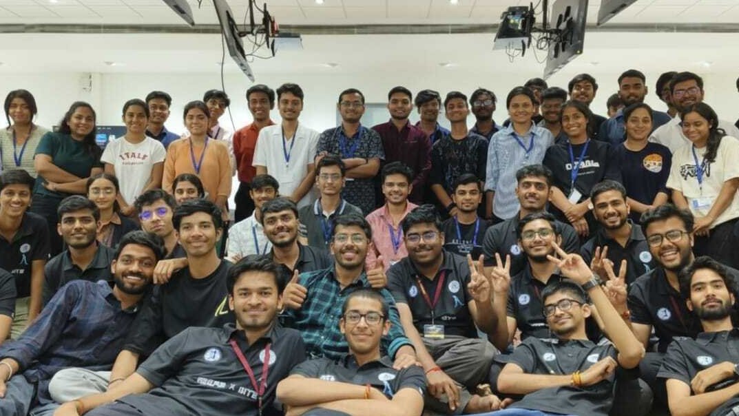 corechain_devs's tweet image. ⚡ Core Connect Campus Edition @iiitbhopal was a blast!
From diving deep into blockchain fundamentals to deploying smart contracts & building dApps on @Coredao_Org, the energy was unmatched!💥
Big thanks to all the brilliant minds who showed up 🏗️🔶