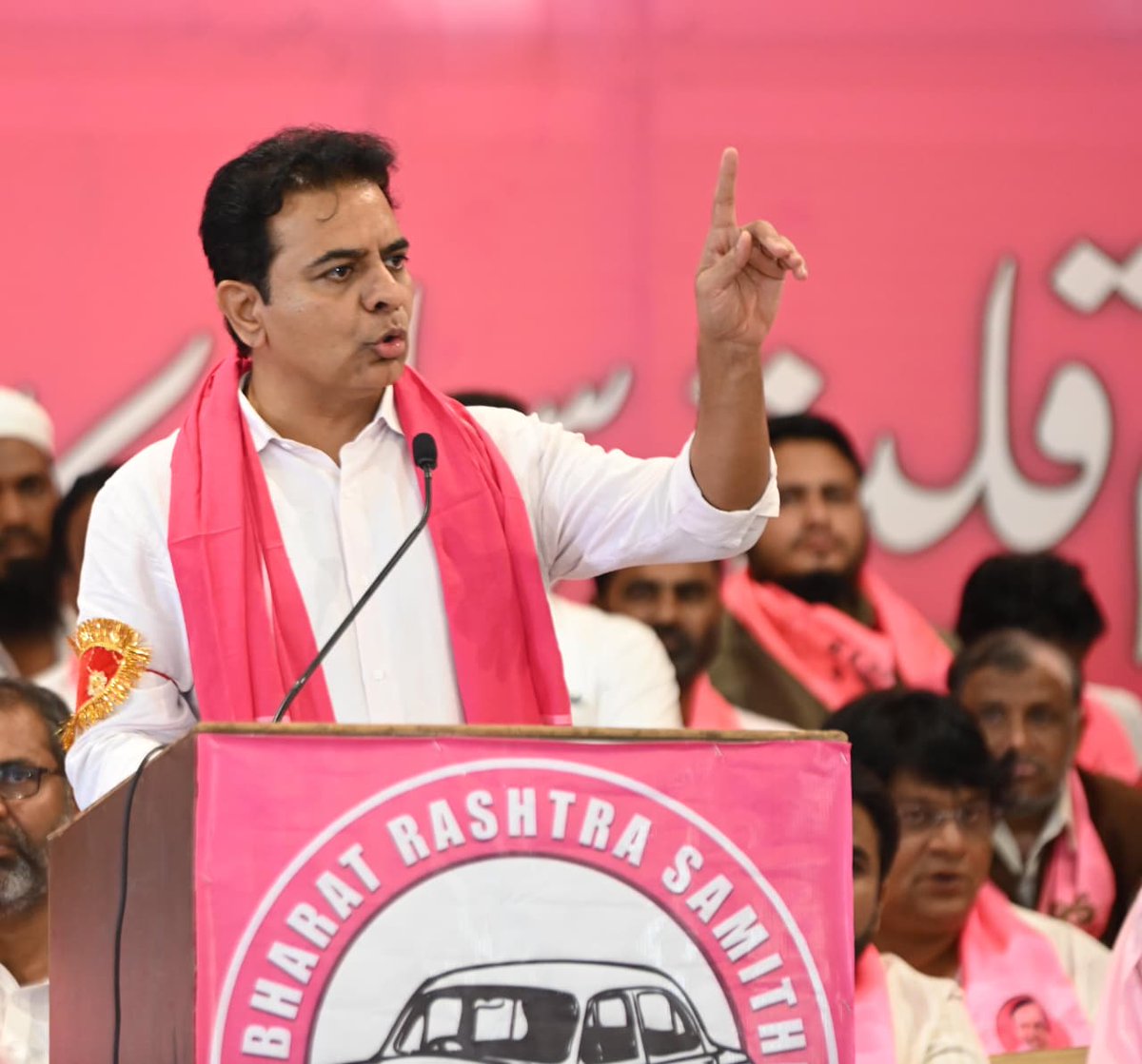 BTR_KTR's tweet image. శంషాబాద్ లో బీఆర్ఎస్ మైనార్టీ నేతలతో జరిగిన సమావేశంలో పాల్గొన్న పార్టీ వర్కింగ్ ప్రెసిడెంట్ @KTRBRS గారు.

#JubileeHillsWithBRS 
#VoteForCar