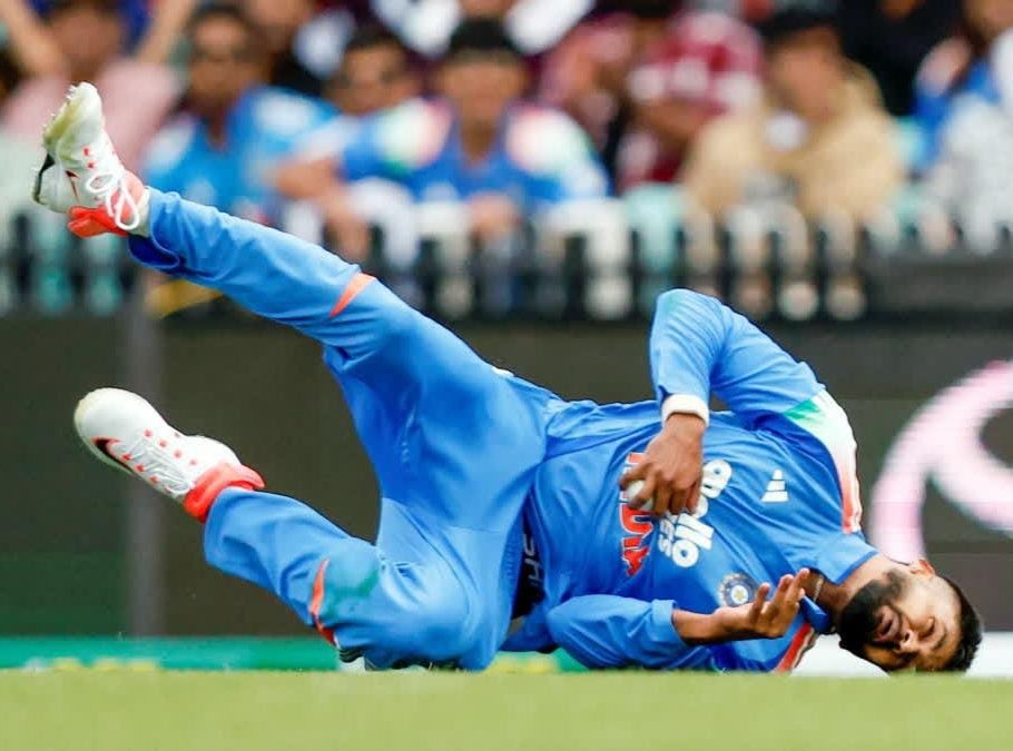 श्रेयस अय्यर की हालत गंभीर है। उनकी पसलियों में इंटरनल ब्लीडिंग हो गई। और उनका रक्तचाप तेज़ी से गिर रहा है। 

श्रेयस अय्यर के माता पिता को उनके बेटे की चिंता हो रही हैं  BCCI ने दोनों को सिडनी भेजने की व्यवस्था कर दी है। 
 ICU में हैं डॉक्टर्स की निगरानी में इलाज चल रहा है!

Aus