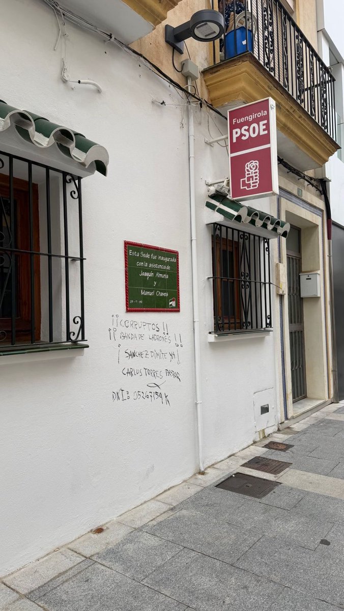 ❌❌Condenamos la vandalización de nuestra sede en Fuengirola. 

🌹Cada ataque a una Casa del Pueblo socialista es un motivo más para seguir adelante defendiendo nuestras ideas y convicciones y mejorando la vida de la gente