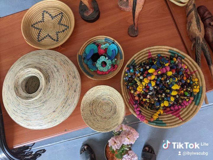 RycpRwanda's tweet photo. Did you know?🌿
What we call waste #bottles, leftover fabric pieces after tailoring can be turned into beautiful carpets & decorations!♻️
Protect the #environment,make the world better,&shine where you are.#be_good,#be_safe
#cityClean
#VisitRwanda @YegoKimisagara
@IbyiwacuGroup https://t.co/h0Yhs0wpA7