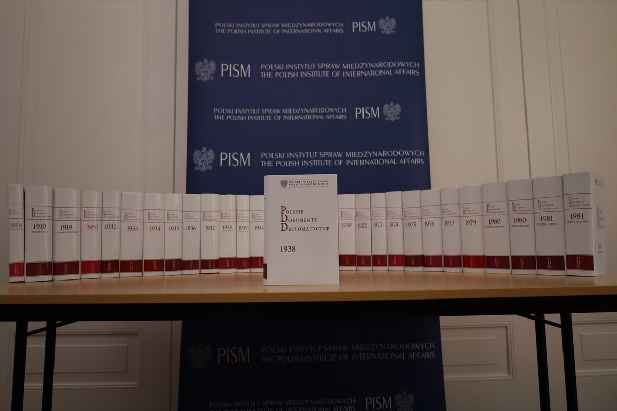 28 X 1938, instrukcja ministra spraw zagranicznych dla ambasadora w Moskwie

"Nie jest natomiast naszym zamiarem posuwać normalizację stosunków poza zakres pokojowego pokojowego kształtowania się sąsiedzkiego współżycia"

#PDD1938