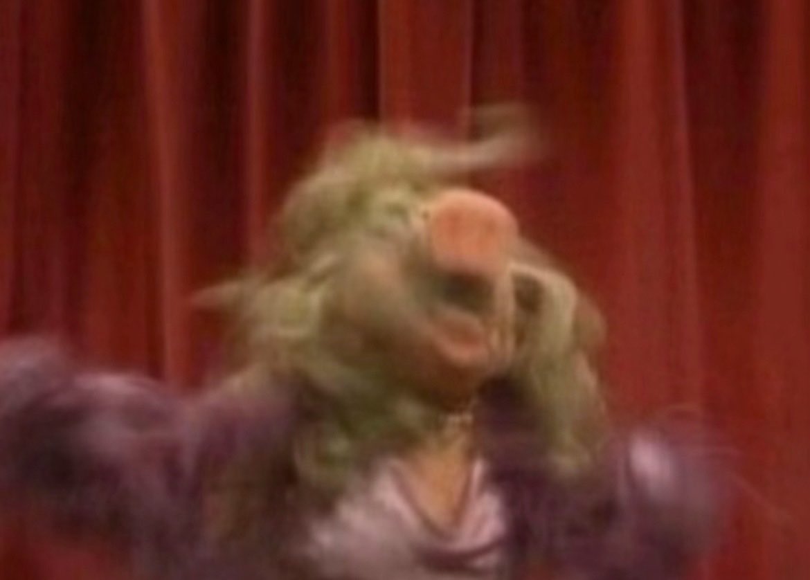 BardiBoop's tweet image. Yall not getting fed so here yall go resorting to a trend off LMAO