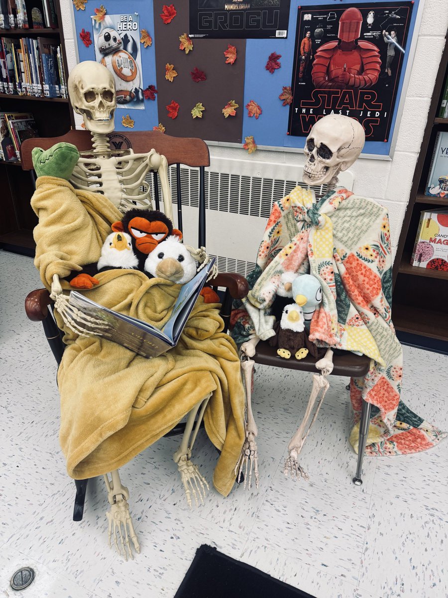 MESMSHorowitz's tweet image. Day 1 of Red Ribbon Week in the library: a comfy cozy story time with Indiana Bones, Albert Spinestein, and friends! @mesmspta @YorktownCSD