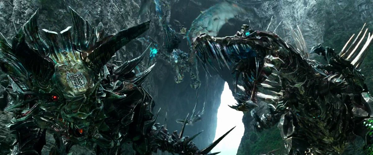 #トランスフォーマー

ＴＦロストエイジでオプティマスとの戦闘では互角以上に渡り合っていたロックダウンがどうやってダイノボット達を捕獲したのか気になる。