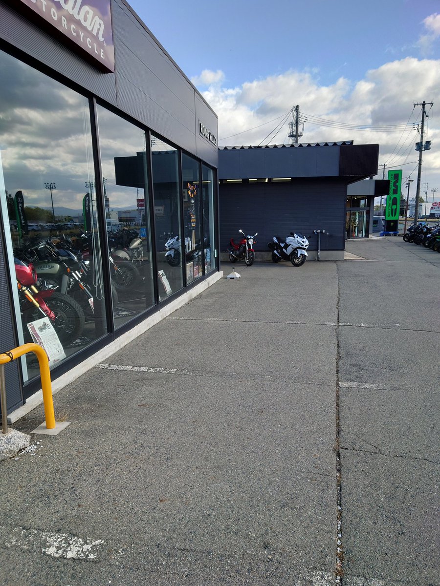 ekosuke21's tweet photo. この前車検したばかりだと思ってたらもう2年、車検の連絡葉書をもらい、カワサキプラザ盛岡にて13年目の車検終了です。まだまだZX14R楽しみます。🏍️😀 https://t.co/D2IYB5AIHP