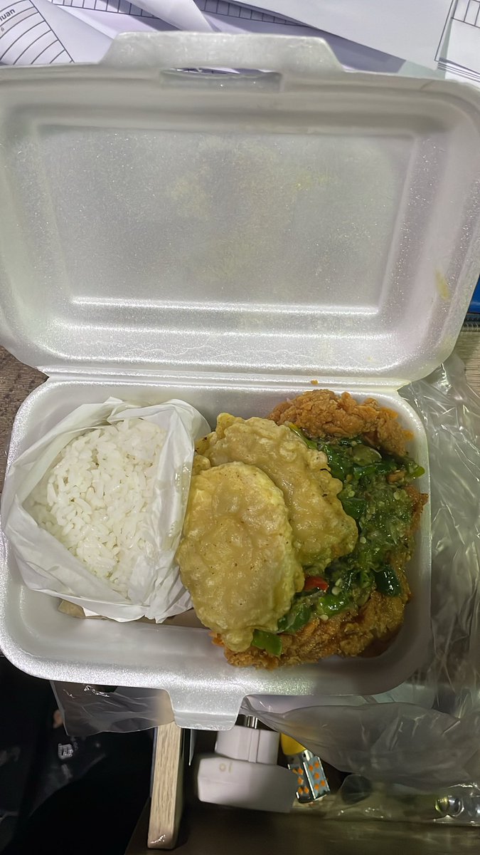 potraitofme's tweet photo. @kegblgnunfaedh ini bukan ayam geprek tapi AYAM GEPREKKKK https://t.co/b1Ml0faBk7