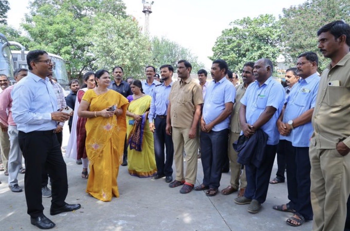PAINDLAVAMSHI24's tweet image. Following the #Kurnoolbusfire, @TSRTCHQ MD Y. Nagi Reddy inspected #Miyapur Depot today. 🚌
He reviewed #fire detection, suppression, and evacuation systems, stressing that #RoadSafety is the top priority for passenger safety. 🙏
#Telangana #TGSRTC #Bus #Accident #safety #Safety