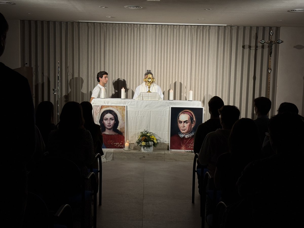 Espacio Arde | Semana del Padre Claret

Espacio Arde es una oración de adoración al Santísimo que promociona <a href="/ClaretWayGlobal/">Claret Way Global</a> y que en nuestra semana del Padre Claret no podía faltar. 

Ponernos delante del Señor y dejar que sea Él el que nos mira. 

#MásAlcalá #Claretianos