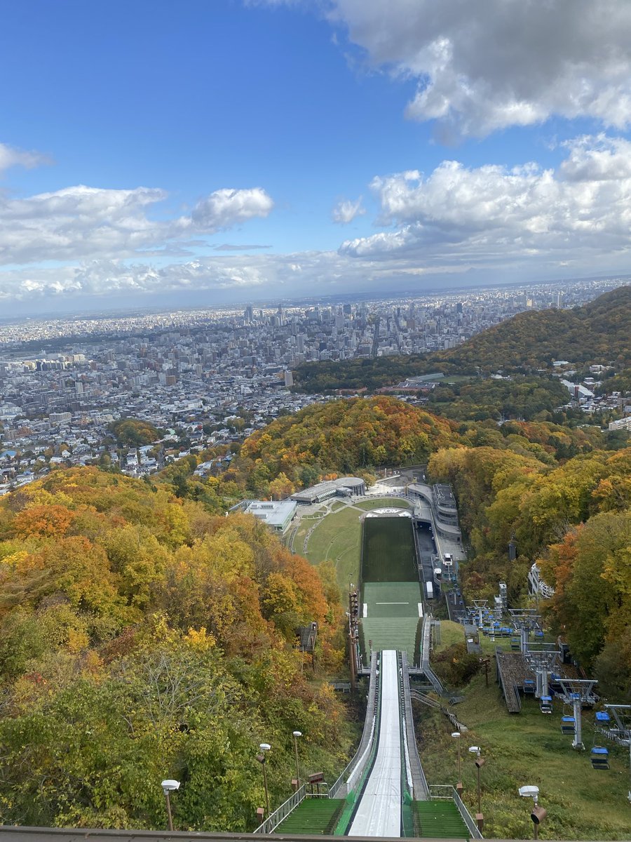 30年振りの大倉山ジャンプ競技場‼️
やっぱりものすごい迫力っっ
#大倉山ジャンプ台 #大倉山ジャンプ競技場