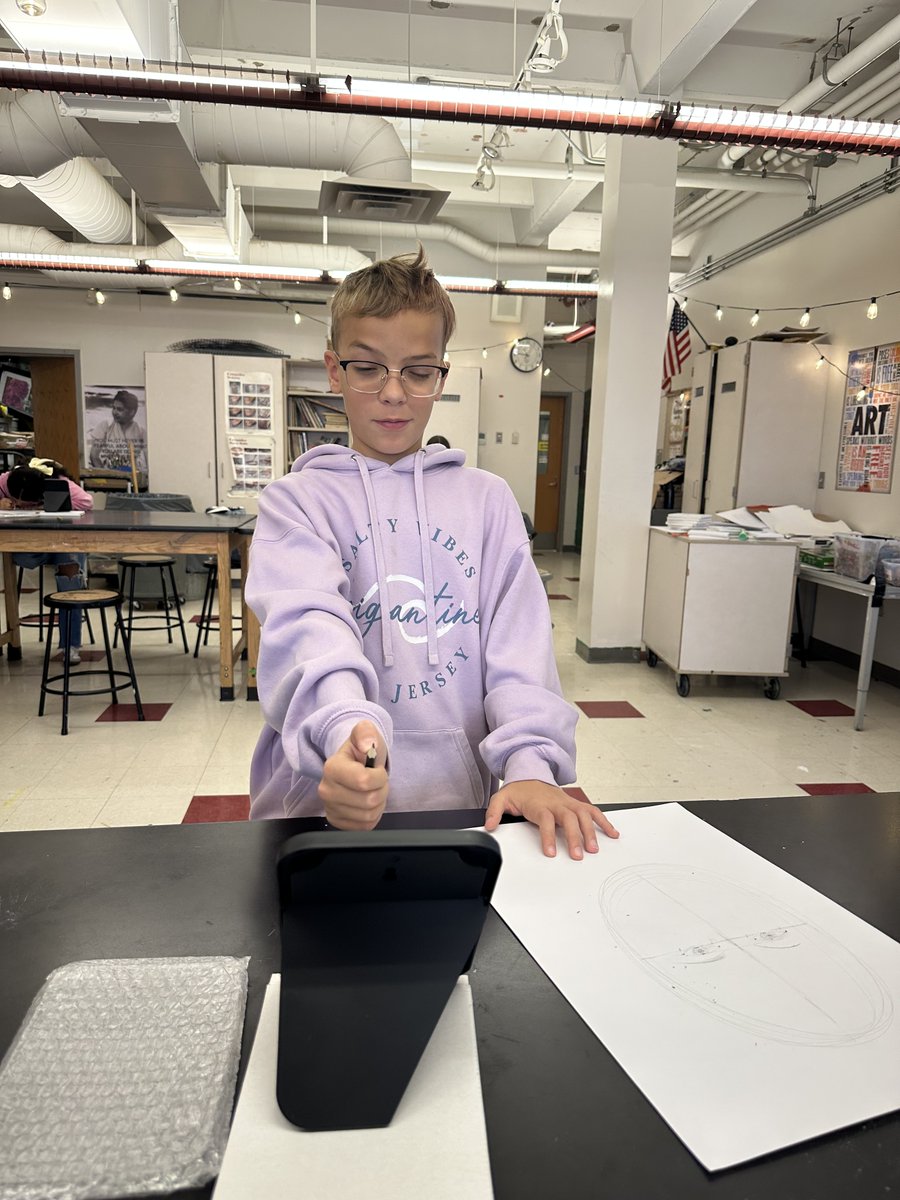ufsdtarrytowns's tweet photo. 📸 Caught Learning!
As part of our #LearningInAction photo series, SHMS students spotted designing self-portraits in art class, celebrating creativity, individuality, and self-expression. Well done!🎨
#HorsemenPride #ArtInspires #SleepyHollowMiddleSchool https://t.co/1Cn61YNyaT