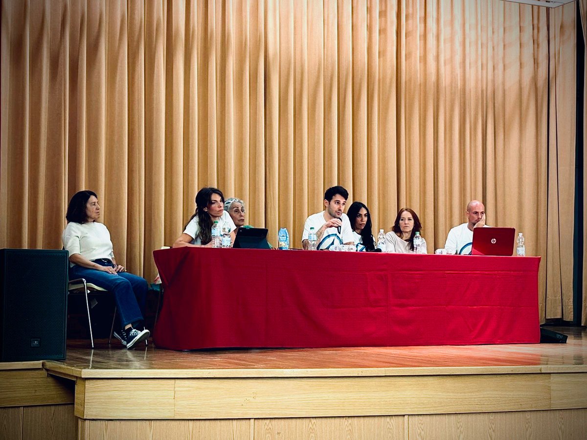 🧑‍🧑‍🧒‍🧒 El pasado 4 de Octubre tuvo lugar la última asamblea de <a href="/adoma_es/">ADOMA</a>, en la que participaron Mercè Montalá, Elisa Beuter y Ana Pallejà, compañeras del sindicato de artistas de doblaje de Barcelona, <a href="/dubbcn/">DUB.</a>
Este encuentro es un paso más en el camino, necesario e