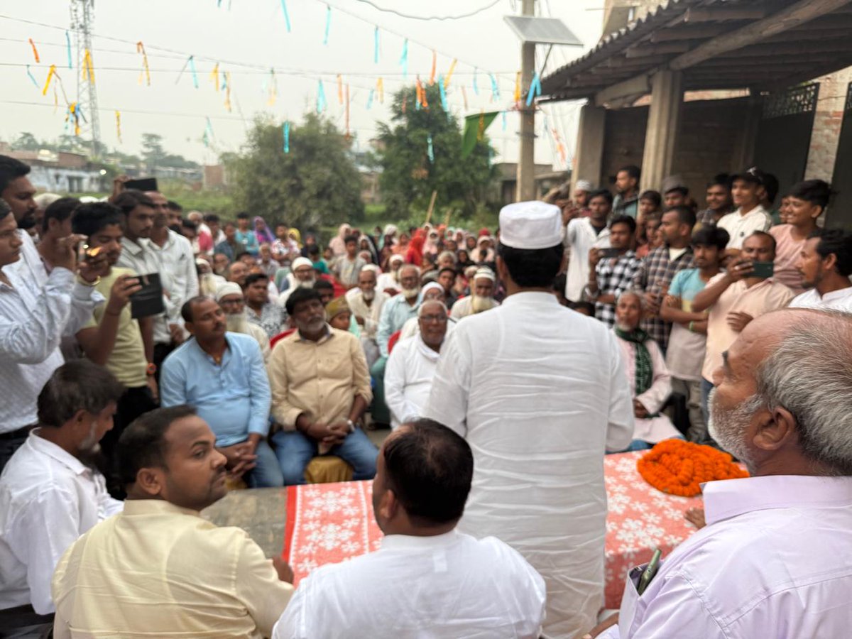 qarisohaibrjd's tweet image. मुज्जफरपुर जिलान्तर्गत गायघाट विधानसभा क्षेत्र के महागठबंधन समर्थित राजद के उम्मीदवार श्री निरंजन राय जी के समर्थन में जनसंपर्क कर वोट की अपील की।
जनजन की एक ही पुकार,
अबकी बार तेजस्वी सरकार।
#bihar #rjd #gaighat @yadavtejashwi @RJDforIndia