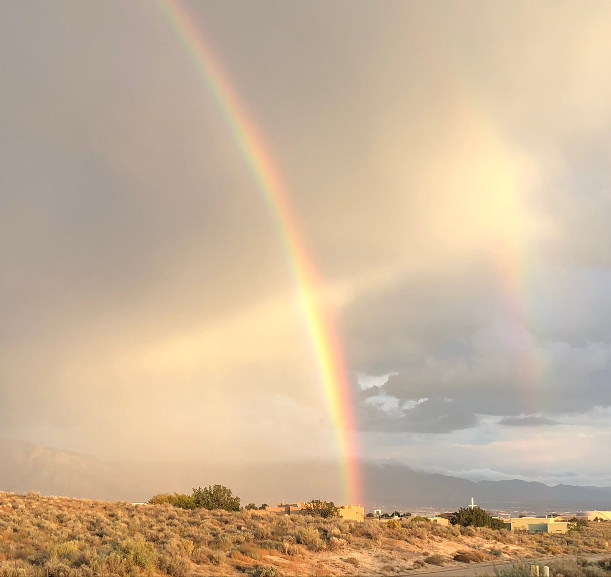 Monday morning and New Moon in Libra gives us a double rainbow 🌈 with positive vibes 🧚