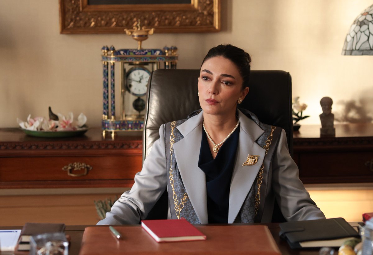 huyde12's tweet photo. Gülseren Budayıcıoğlu'nu canlandıracak 💥
Başarılı oyuncu Şebnem Hassanisoughi, #KralKaybederse dizisinde kitabın yazarı ve ünlü psikiyatr Gülseren Budayıcıoğlu’na hayat verecek. Kitaba uygun yazılan karakterle Şebnem Hassanisoughi, “Gülser” adıyla dahil olurken bazı karakterlerin iyileşmesine yardımcı olacak.