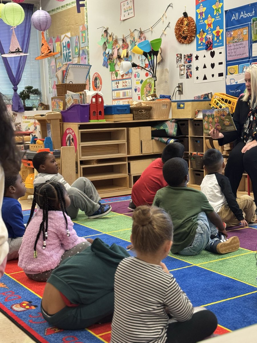 RCPS_EarlyLearn's tweet image. Spookley and the Pumpkin Jamboree
#prek #spookley #dph #pat