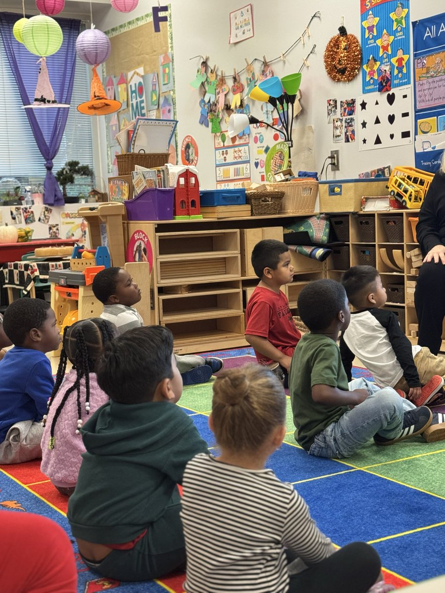 RCPS_EarlyLearn's tweet image. Spookley and the Pumpkin Jamboree
#prek #spookley #dph #pat