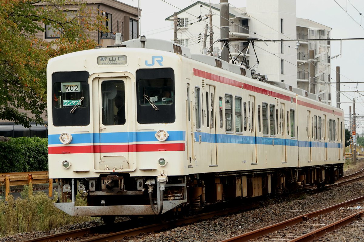 MU8315's tweet photo. 2025/10/27
【105系】
☆K01
・1835M      普通    下関行
☆K02     広島色
・1840M      普通    新山口行
☆U05
・1431M       普通    宇部行
☆K06
・1842M      普通    新山口行

JR山陽本線       新下関にて
JR宇部線
宇部新川～居能にて https://t.co/0ekBsLICKJ