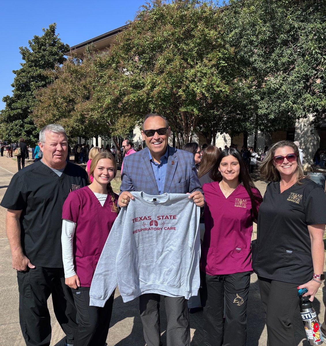 MSRC_TexasState's tweet photo. Closing out an amazing RC Week with gratitude for our Year 1 & Year 2 students and our RT student org, who even gifted a TXST RC sweatshirt to President Damphousse! 💙
Proud of our future RTs! @TXState_RC @txst @txsthealth
#RCWeek #RespiratoryCare #TXST #BobcatRT https://t.co/8XEwY7KWT6