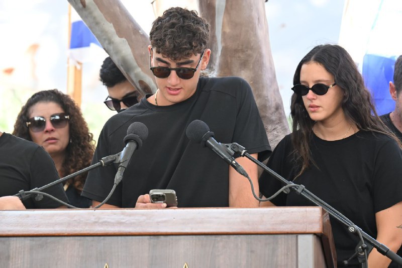 JewishWarrior13's tweet image. 🚨Ofir Engel, who was held captive by Hams together with Yossi Sharabi and is the partner of Yuval, the daughter of Yossi, eulogized him: "In the two months we were together, locked in a small room, hungry, scared - you cared for me. You shared the little food we had there with…