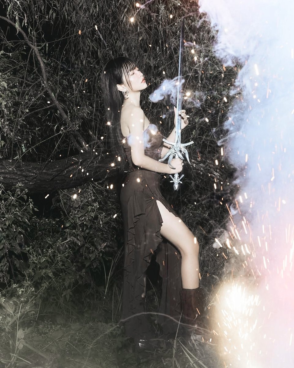 orgzasm's tweet image. ⋮  her heart beats to the cadence dissent,
an elegy for docility,  sonata  of  defiance
she is no mere ember of resistance   ..  ᝰ
she  is  the   wildfire   that  razes  empires
to ash   ‧₊ ᵎᵎ .     ☘︎ ݁˖⋅ ]