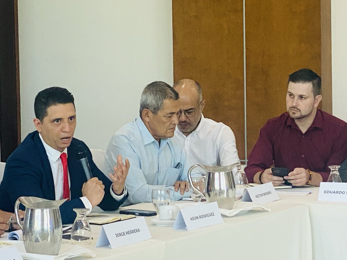 AHER participó en el conversatorio convocado por Salvador Nasralla para presentar su propuesta de gobierno en materia de energía eléctrica 2026–2030. ⚡️

Como voz técnica del sector renovable, reafirmamos nuestra disposición a trabajar con todos los actores.