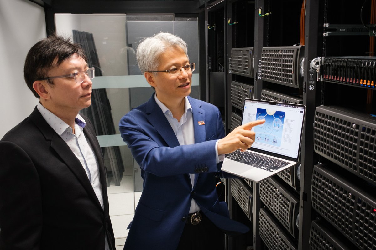 NTUsg's tweet image. #GreenComputing reaches new heights: #NTUsg researchers are shooting for the stars with a bold idea: carbon-neutral data centres in space, powered by endless solar energy and cooled by the vacuum of space. Published in Nature Electronics, the study is led by Prof Wen Yonggang,…
