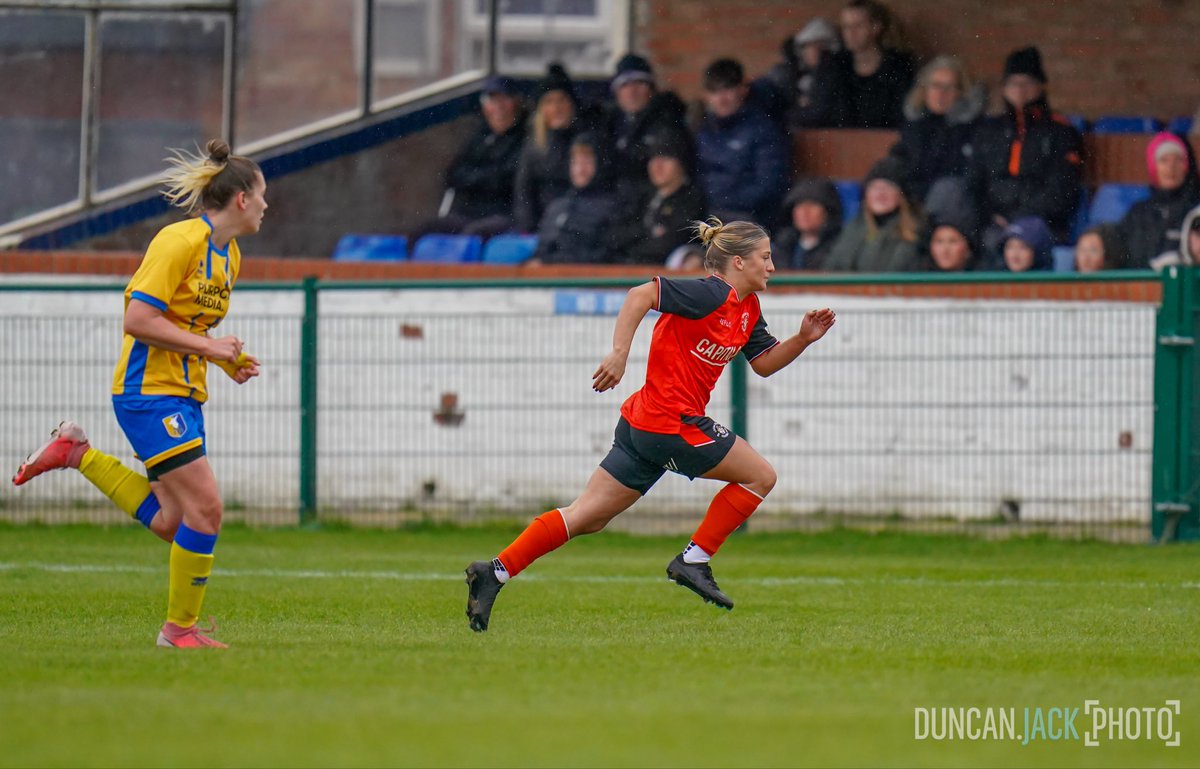 LutonTownLadies's tweet photo. Nat’s first outing in Luton colours 🧡

📸 - @DuncanJackphoto https://t.co/2Mrlwb13O0